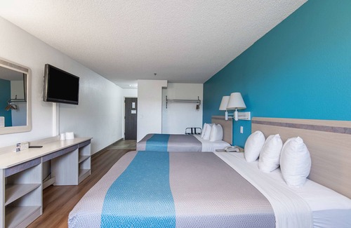 Lawrence Hotel | Motel 6 Lawrence, KS