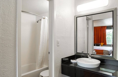 Little Rock Hotel | Motel 6 Little Rock, AR - West