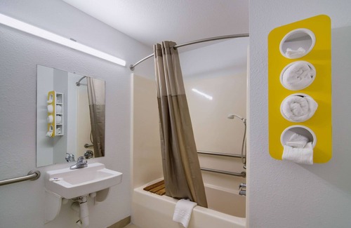 Kreole Hotel | Motel 6 Moss Point, MS