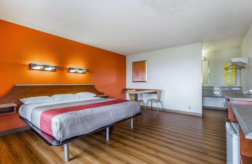 Mount Vernon Hotel | Motel 6-Mount Vernon, IL