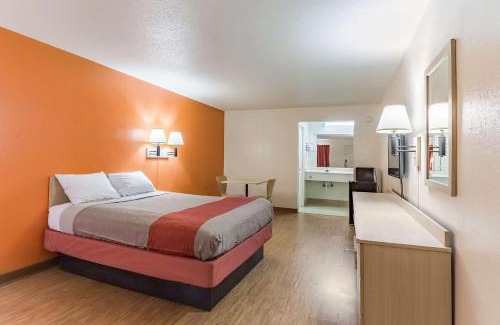 Southwest Raleigh Hotel | Motel 6-Raleigh, NC - Cary
