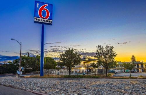 Red Bluff Hotel | Motel 6-Red Bluff, CA