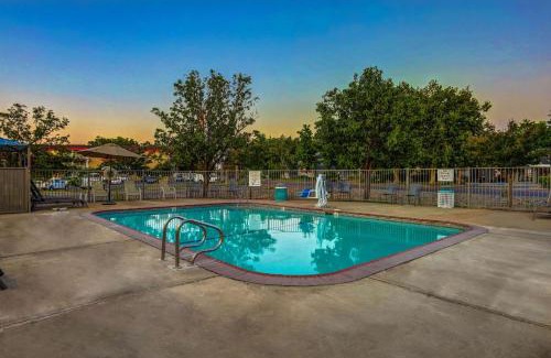 Red Bluff Hotel | Motel 6-Red Bluff, CA