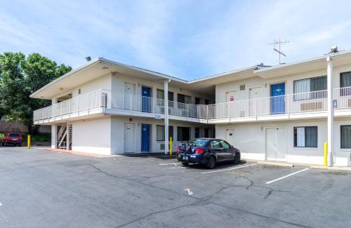 Redding Hotel | Motel 6-Redding, CA - Central