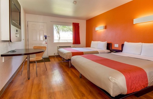 La Sierra Hotel | Motel 6 Riverside, CA - South