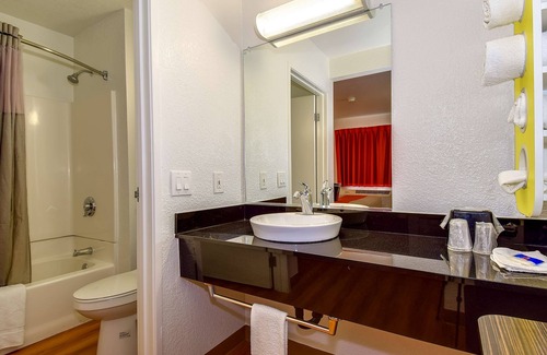 La Sierra Hotel | Motel 6 Riverside, CA - South