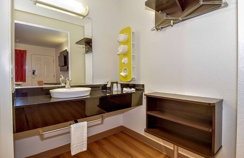 La Sierra Hotel | Motel 6 Riverside, CA - South