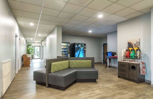 Weeki Wachee Hotel | Motel 6 Spring Hill, FL - Weeki Wachee