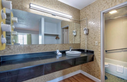 Springfield Hotel | Motel 6 Springfield, OH