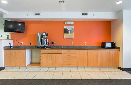 Sycamore Hotel | Motel 6 Sycamore, IL