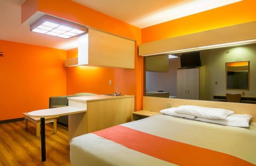 Sycamore Hotel | Motel 6 Sycamore, IL