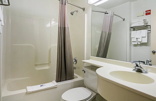 Sycamore Hotel | Motel 6 Sycamore, IL