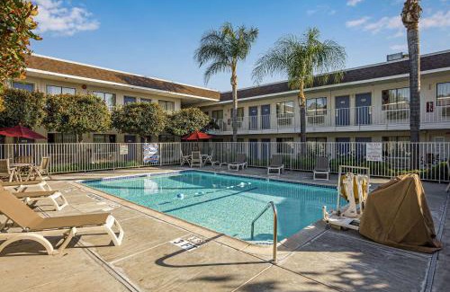 Temecula Hotel | Motel 6-Temecula, CA - Historic Old Town