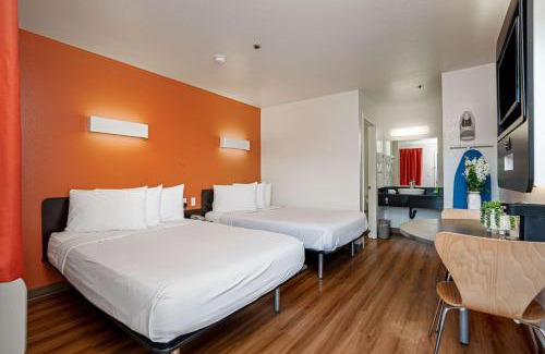 Temecula Hotel | Motel 6-Temecula, CA - Historic Old Town