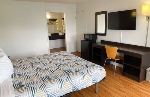 Troy Hotel | Motel 6 Troy, OH