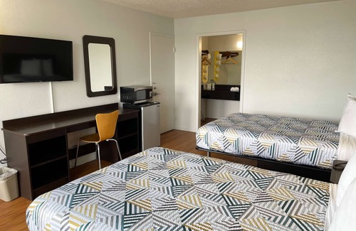 Troy Hotel | Motel 6 Troy, OH