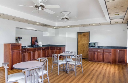 Waycross Hotel | Motel 6 Waycross GA