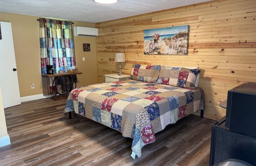 Gilbertsville Hotel | Motel @ Kentucky Lake. The bicycle room.