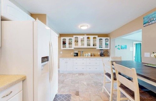 Bayshore Gardens House | Mother~In-Law Suite! ~ 4/3 Heated Pool Home! 5 mins to IMG Academy