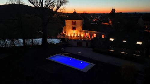 Epinac House | Moulin des ducs grand format by Vindihouses - piscine chaffée - escalade - billard - fitness - etc