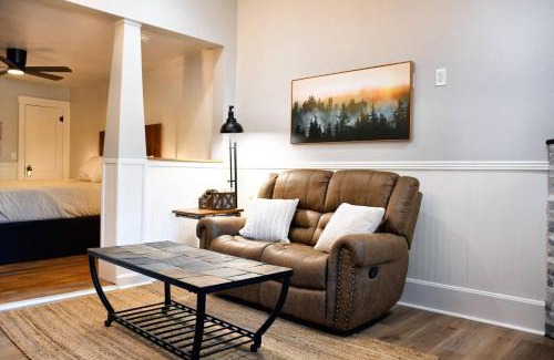 Estes Park House | Mount Chiquita Suite