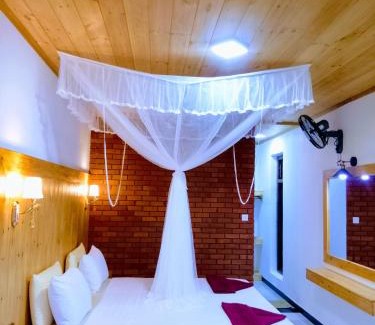 Ella House | Mount Olympus View