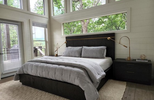 Blue Ridge House | Mountain Abode - New - Hot Tub - Mountain Luxury