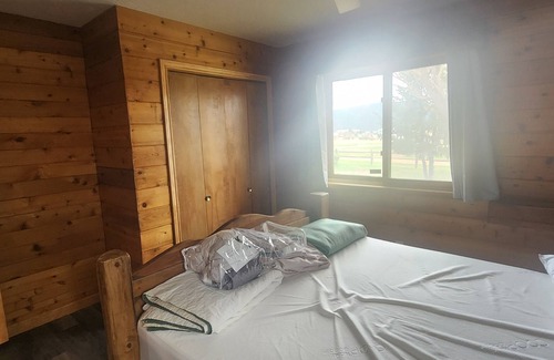 Eagle Nest Cabin | Mountain Cedar Cabin in Eagle Nest. Within 20 min of Red River and Angel Fire.