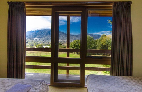 Tawonga Hotel | Mountain Creek Motel