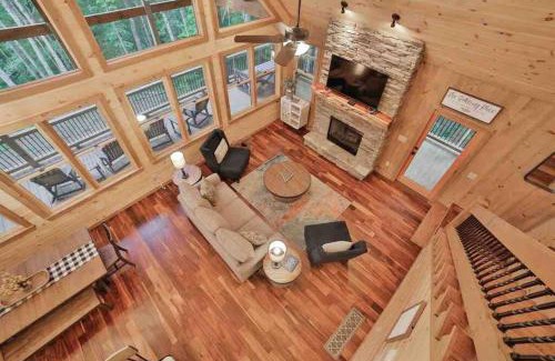 Mineral Bluff House | Mountain Hideaway with Hot Tub & Fire Pit
