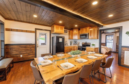 Bryant Cabin | Mountain High Cabin with hot tub, fire pit, & indoor pool!