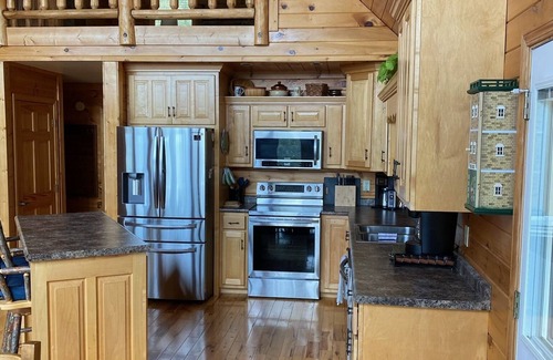 Unaka Cabin | Mountain Home with Views for Miles!