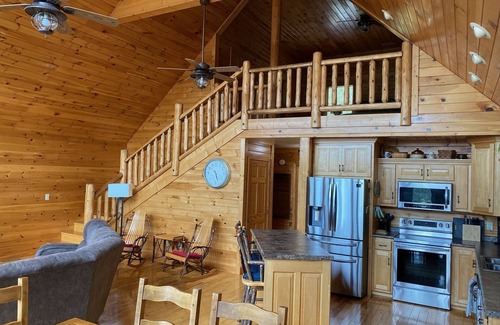 Unaka Cabin | Mountain Home with Views for Miles!