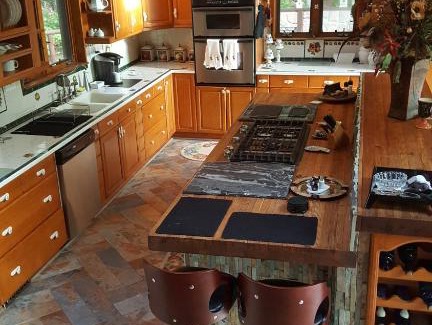 Dawsonville House | Mountain Lake Lodge 2600sq ft house on the lake with boat and 2 kyaks