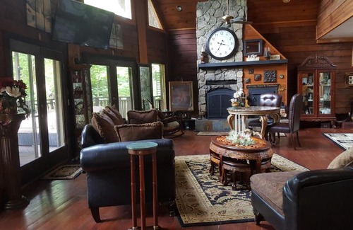 Dawsonville House | Mountain Lake Lodge 2600sq ft house on the lake with boat and 2 kyaks