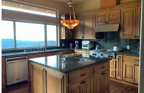 Forest Meadows House | Mountain Lodge with Panoramic Views