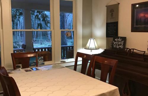 Ashford Hotel | Mountain Meadows Inn & Chalet Suites