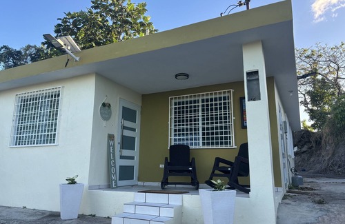 Ciales House | Mountain of Glory retreat4 Cozy room with Mountain View fit 10