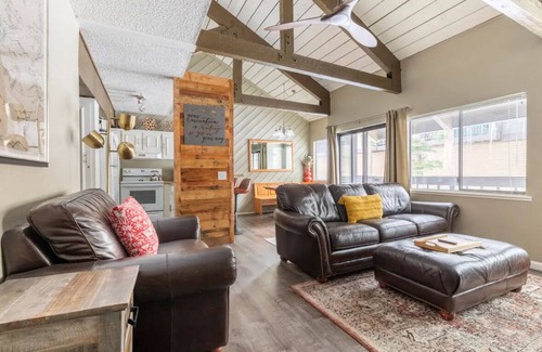 Majestic Pines House | Mountain rustic charm surrounds you. Sleeps 6 comfortably and townhome style