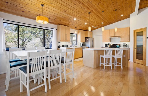 Three Rivers House | MOUNTAIN TOP WITH 4 ACRES AND SPECTACULAR VIEWS WITH HOT TUB