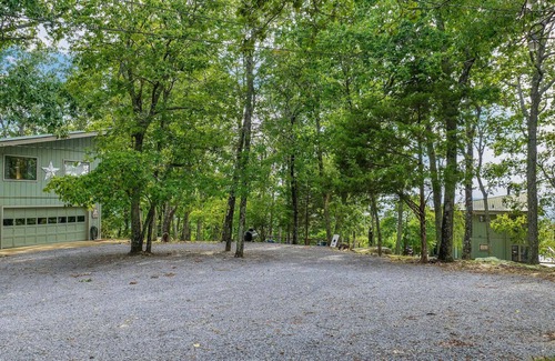 Mentone House | Mountain Treehouse - Magpie Nest