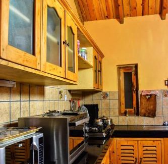 Dalhousie House | Mountain View 3bhk Near Mall Road Deodar Retreat