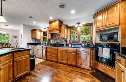 Franklin House | Mountain View 4BR Home with Fireplace & Ping Pong