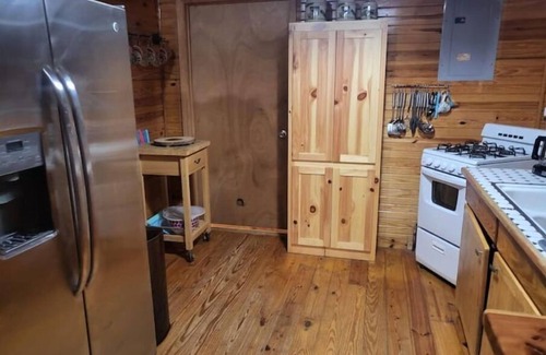 Boswell Cabin | Mountain View Creekside Cabin on 12 Acres.