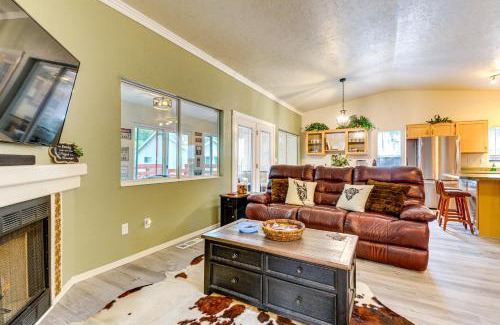 Prescott House | Mountain-View Deck Pet-Friendly Home in Prescott