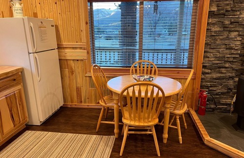 Red River Apartment | Mountain View Lodge 2 Bedroom Apartment