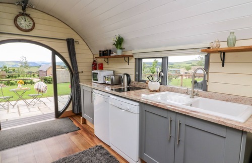 Rhayader Cottage | MOUNTAIN VIEW, pet friendly, country holiday cottage in Rhayader