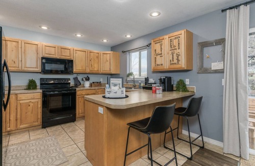 Pocatello House | Mountain-View Townhouse