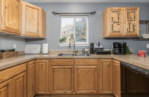 Pocatello House | Mountain-View Townhouse