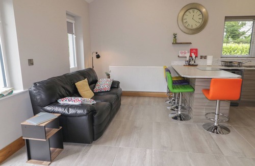 Limavady Cottage | MOUNTAIN VIEW, with a garden in Castlerock